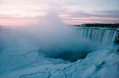 niagara falls frozen