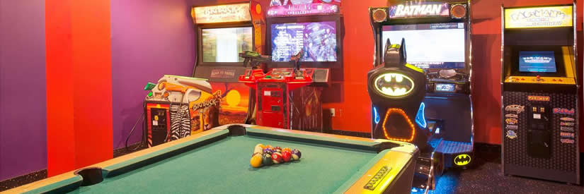 super_8_niagara_falls-game-room-825x275