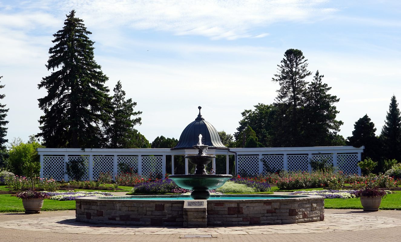 niagara-parks-botanical-gardens-fountain-2022-1325x800-500k